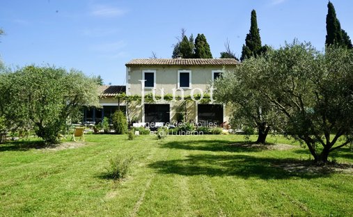 Country House in Saint-Rémy-de-Provence, Provence-Alpes-Côte d'Azur, France 1