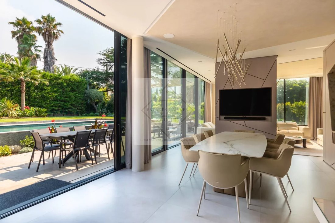 Villa in French Riviera, Provence-Alpes-Côte d'Azur, France 3 - 18526657