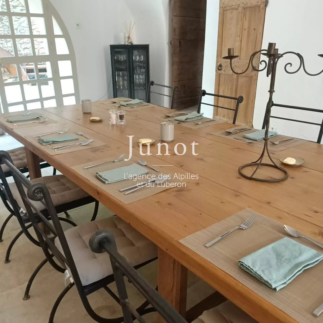 Estate in Beaumettes, Provence-Alpes-Côte d'Azur, France 3 - 13687530