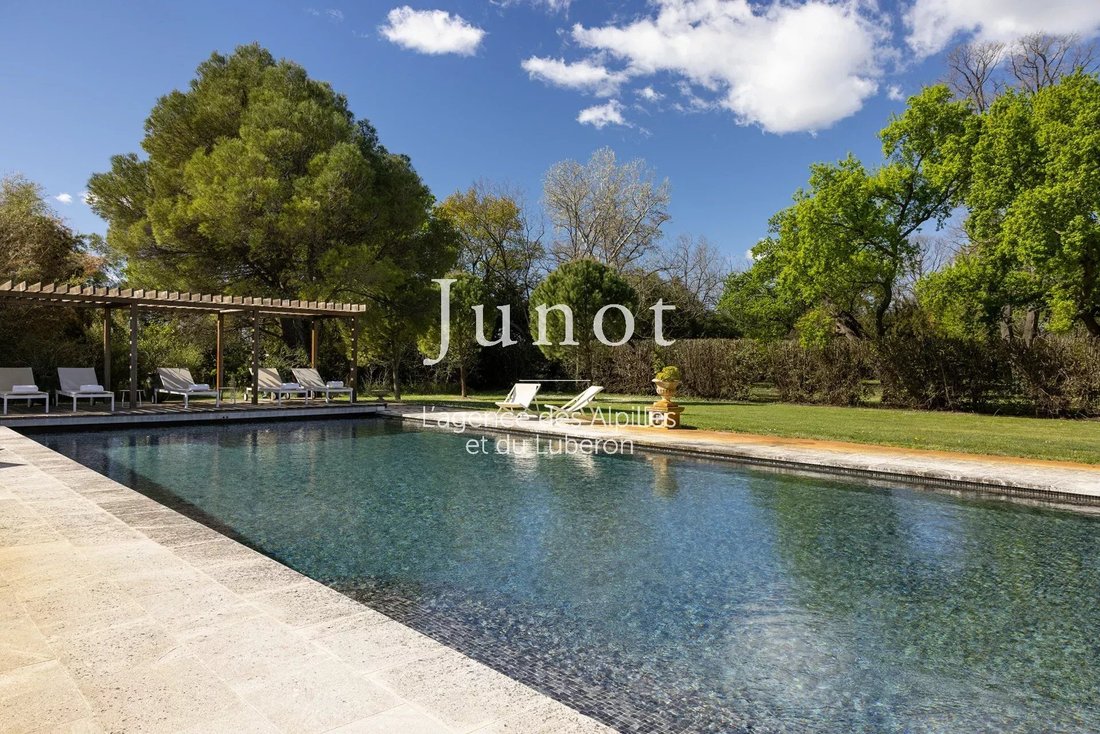 Country House in Arles, Provence-Alpes-Côte d'Azur, France 2 - 13687727