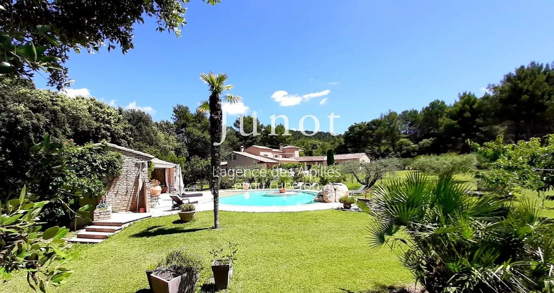 Country House in Les Baux-de-Provence, Provence-Alpes-Côte d'Azur, France 3 - 13686728