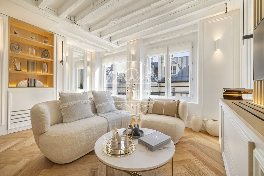 Apartment in Palais Royal, Paris 1er Arrondissement, Paris 4 - 18526129