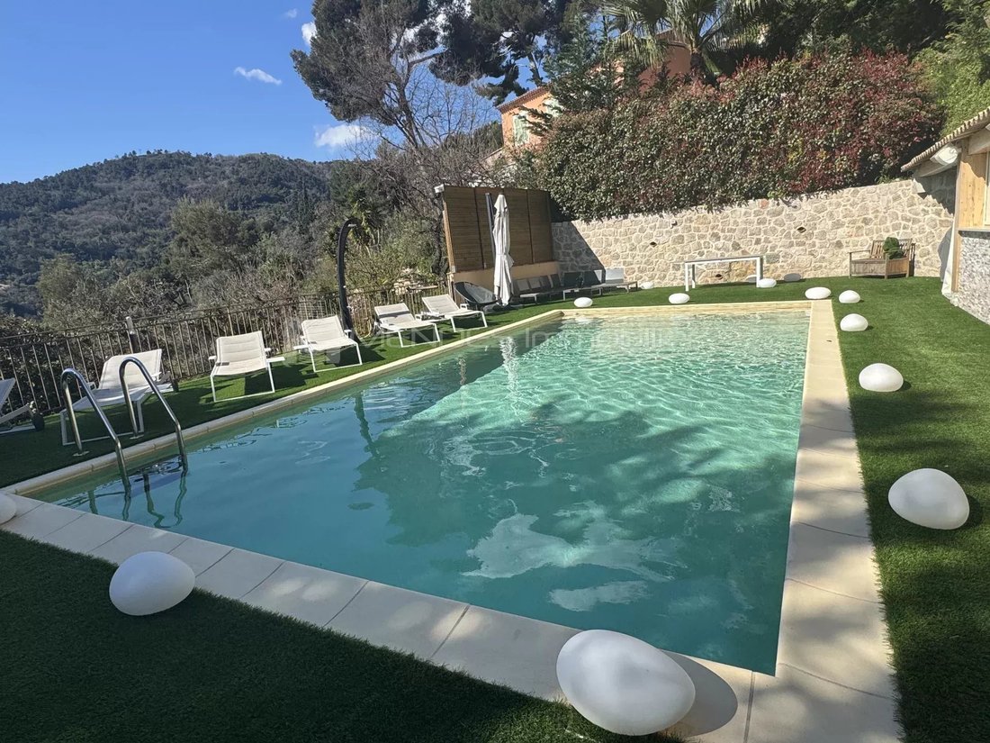 Villa in Menton, Provence-Alpes-Côte d'Azur, France 1 - 15419329