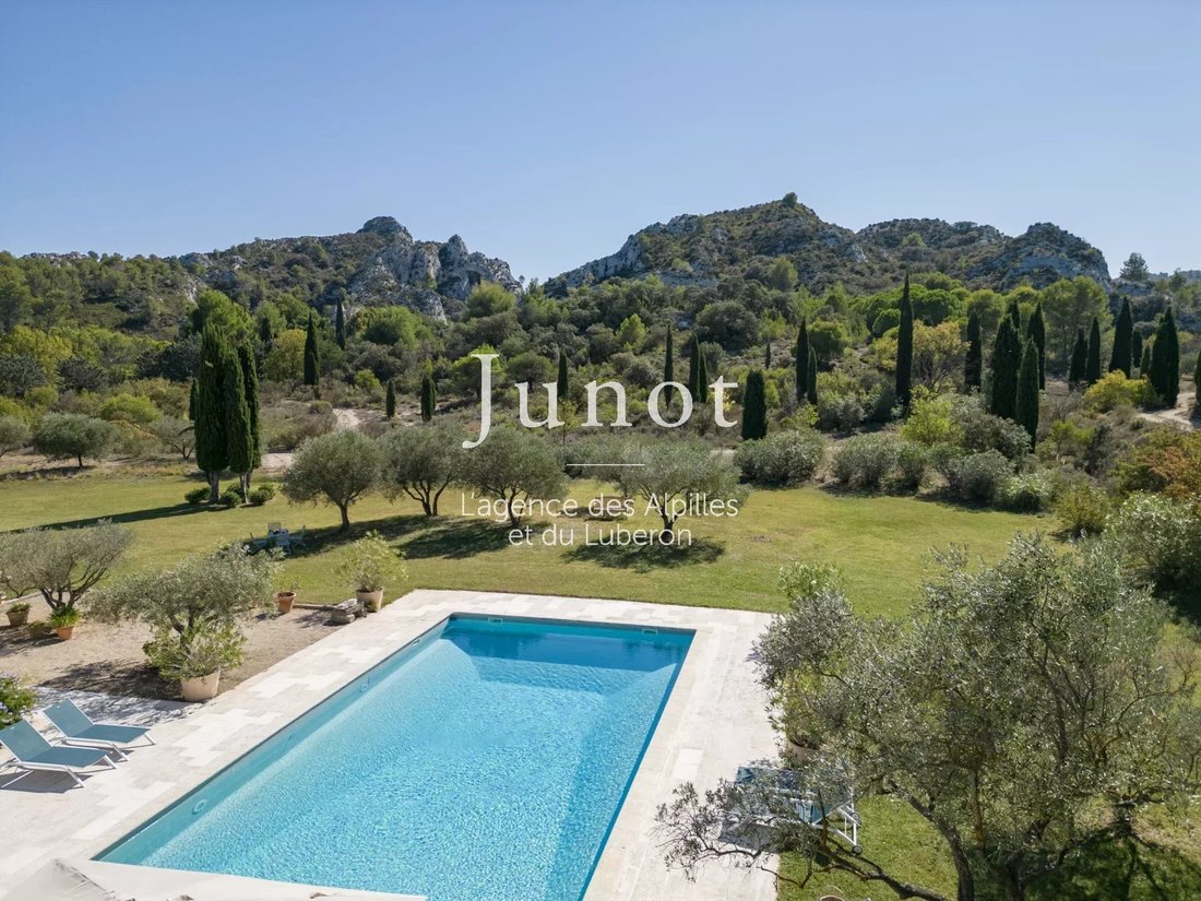 Country House in Saint-Rémy-de-Provence, Provence-Alpes-Côte d'Azur, France 1 - 13688915