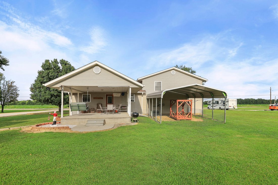 House in Odin, Illinois, United States 5 - 18528948