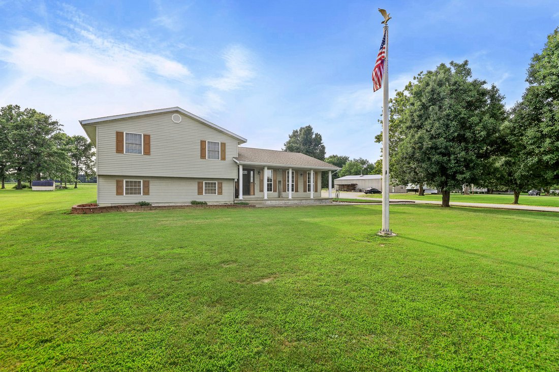 House in Odin, Illinois, United States 3 - 18528948