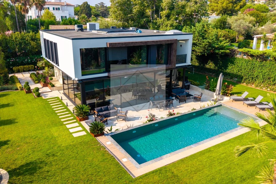 Villa in French Riviera, Provence-Alpes-Côte d'Azur, France 1 - 18526657