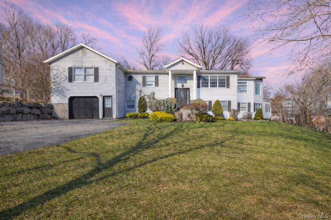 House in Airmont, New York, United States 1 - 18527886