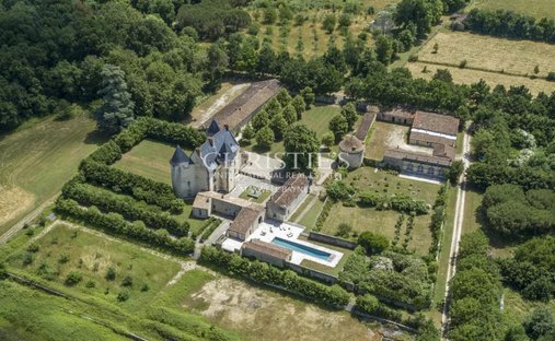 Schloss in Centre, Saintes, Frankreich 1