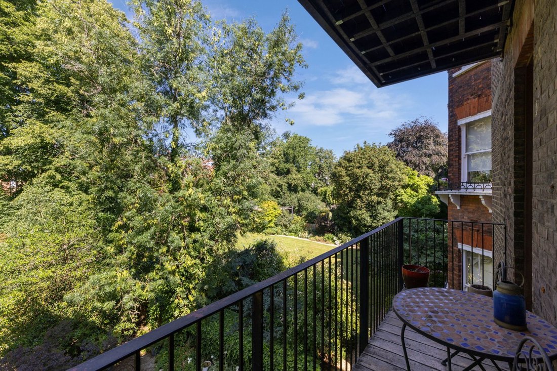 Apartment in Swiss Cottage, Camden, England 4 - 18526518