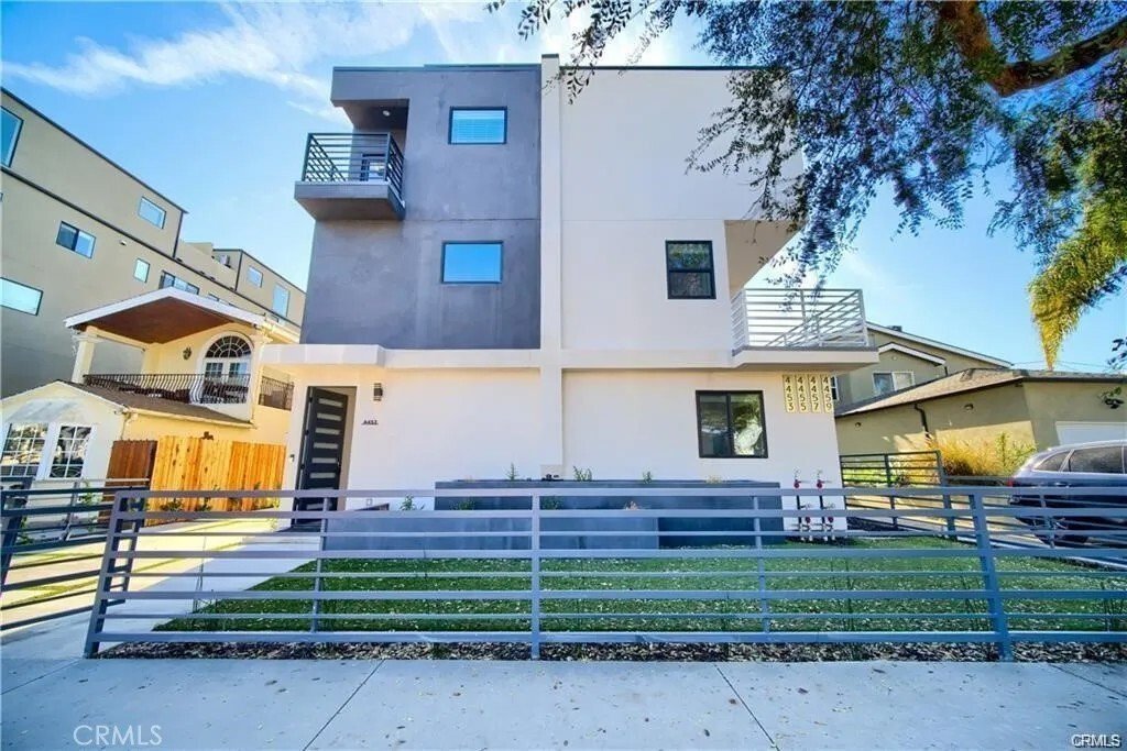 Los Angeles, California, United States 2 - 18529206