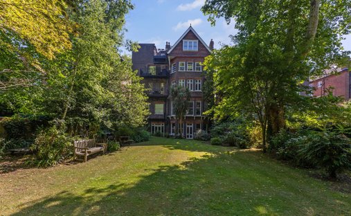 Apartment in Swiss Cottage, Camden, England 1