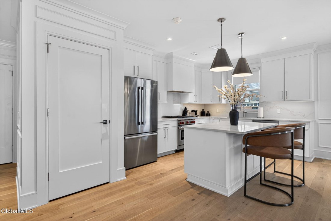 Condo in Saratoga Springs, New York, United States 4 - 18528257