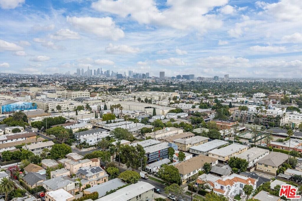 Los Angeles, California, United States 3 - 18528602