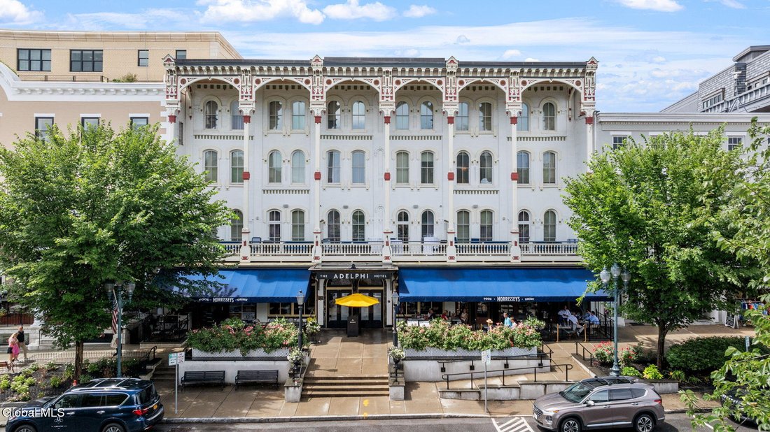 Condo in Saratoga Springs, New York, United States 1 - 18528229