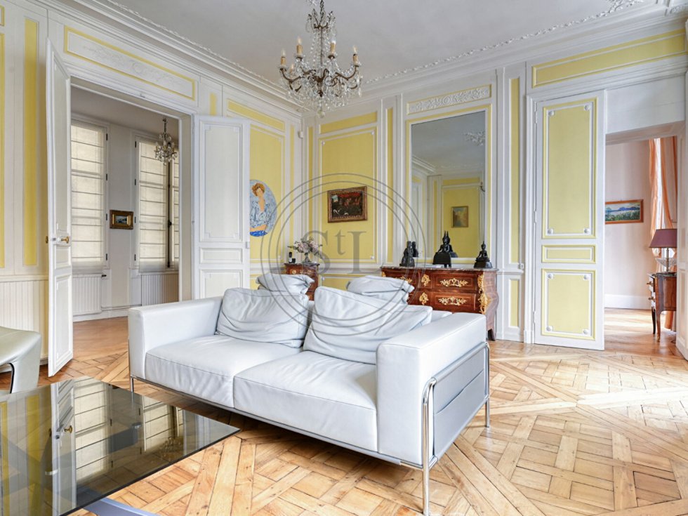 Apartment in Domaine National du Château, Versailles, France 4 - 18527958