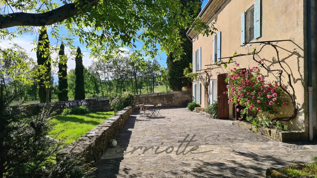 Farm Ranch in Le Poet-Laval, Auvergne-Rhône-Alpes, France 1 - 18526316