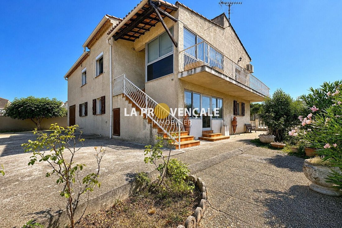 Villa in Trets, Provence-Alpes-Côte d'Azur, France 1 - 18526360