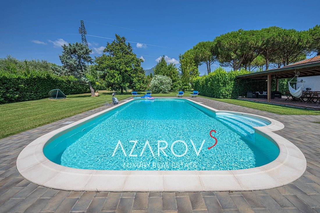 Villa in Pietrasanta, Tuscany, Italy 2 - 18526335