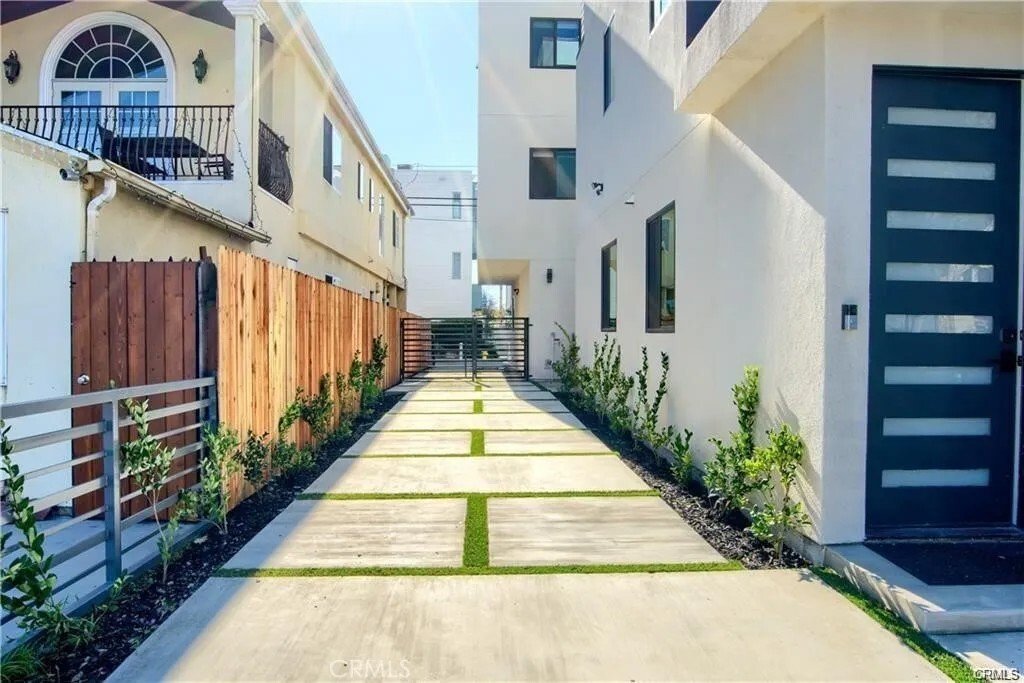Los Angeles, California, United States 3 - 18529206