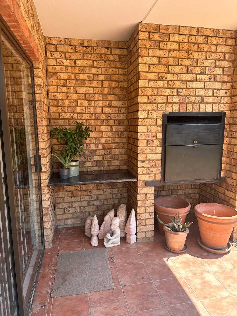 Townhouse in City of Ekurhuleni Metropolitan Municipality, Gauteng, South Africa 2 - 18529973