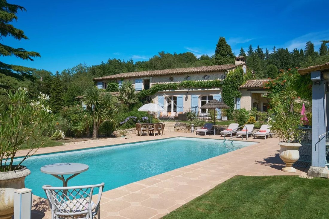 Villa in Châteauneuf-Grasse, Provence-Alpes-Côte d'Azur, France 1 - 14493305