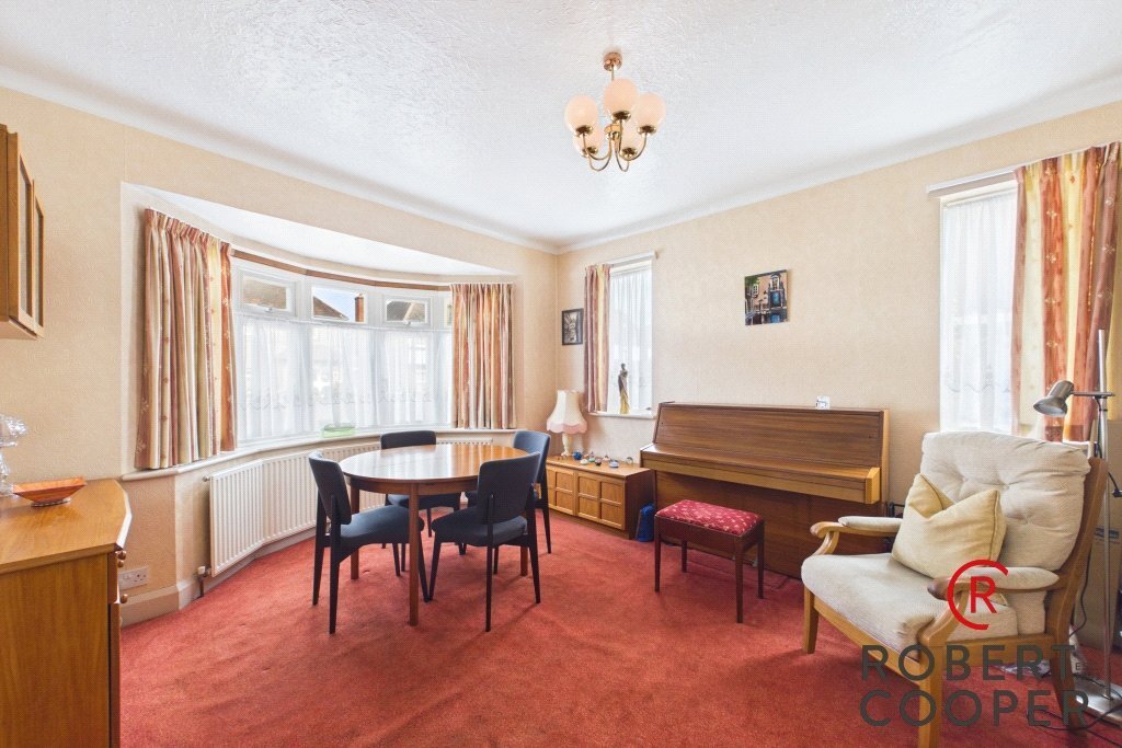 Bungalow in Eastcote Village, Hillingdon, England 2 - 18526006
