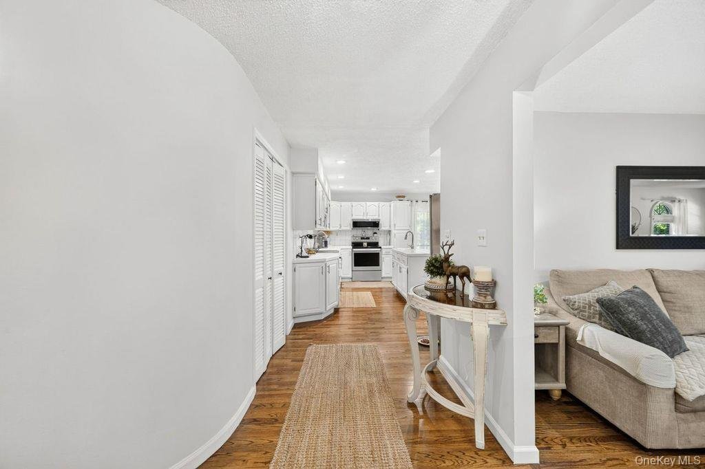 House in Manorville, New York, United States 3 - 18526065