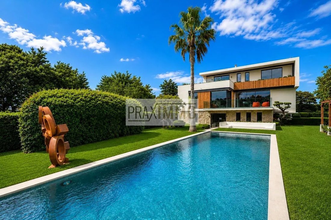 House in Mougins, Provence-Alpes-Côte d'Azur, France 1 - 17986001