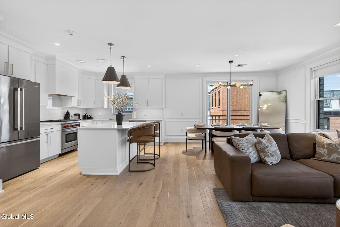 Condo in Saratoga Springs, New York, United States 3 - 18528257