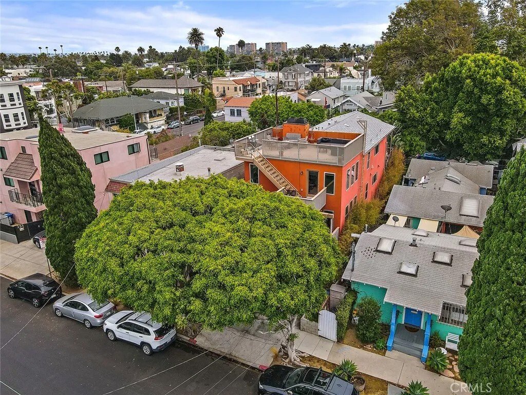 Los Angeles, California, United States 4 - 16985728