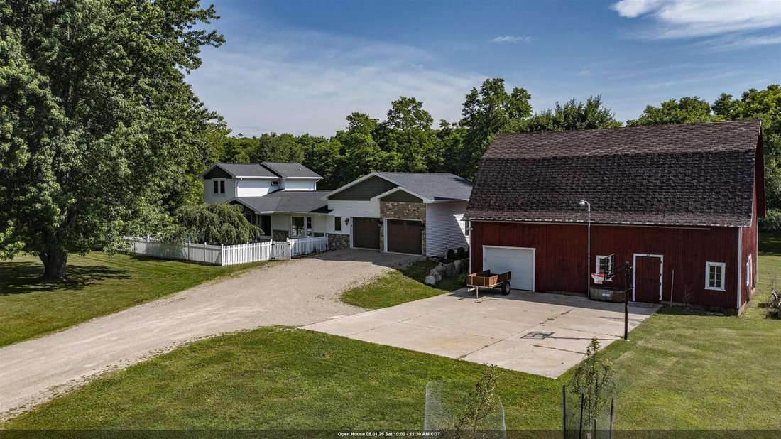 House in Waupaca, Wisconsin, United States 1 - 18423248