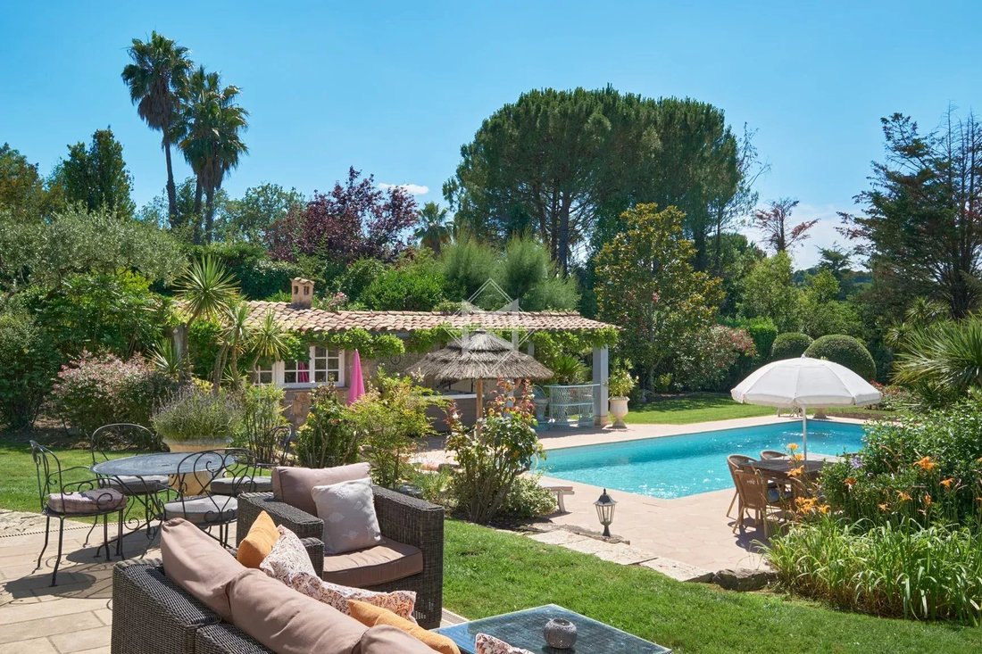 Villa in Châteauneuf-Grasse, Provence-Alpes-Côte d'Azur, France 3 - 14493305