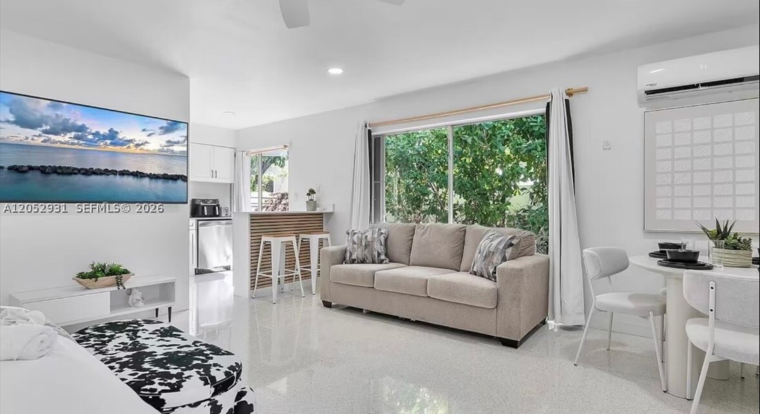 Hollywood, Florida, United States 5 - 18528843