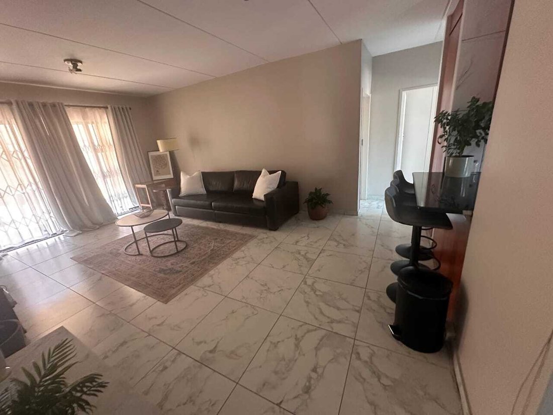 Townhouse in City of Ekurhuleni Metropolitan Municipality, Gauteng, South Africa 4 - 18529973