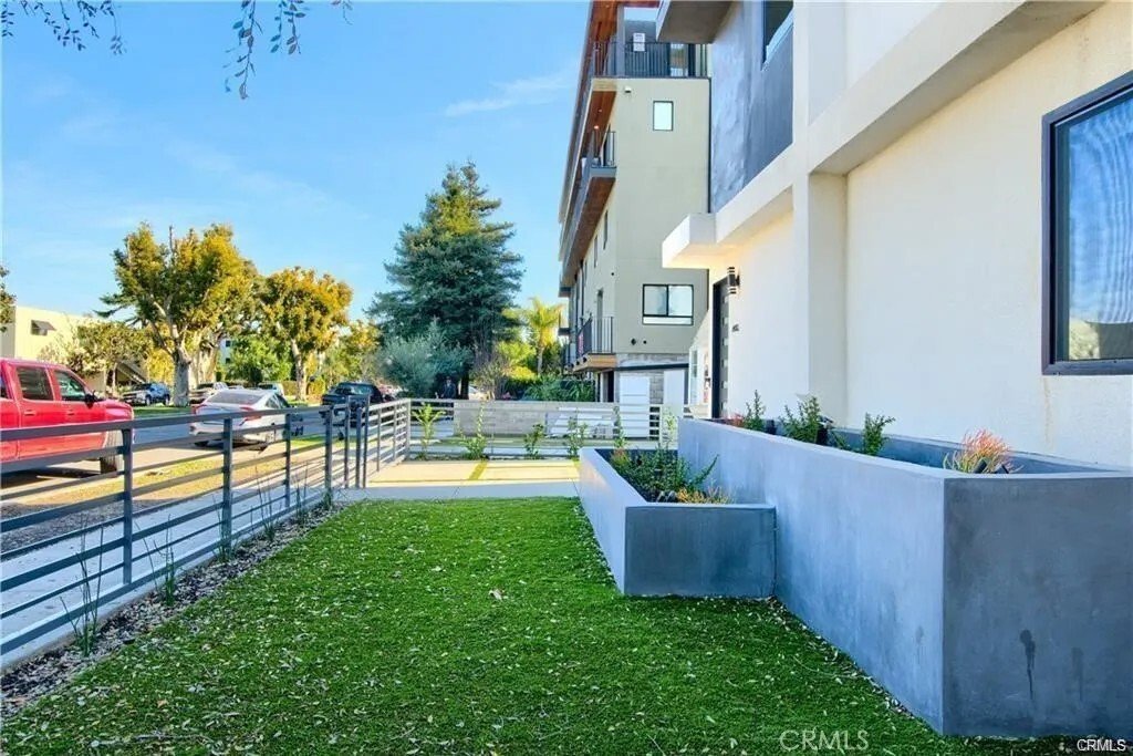 Los Angeles, California, United States 4 - 18529206