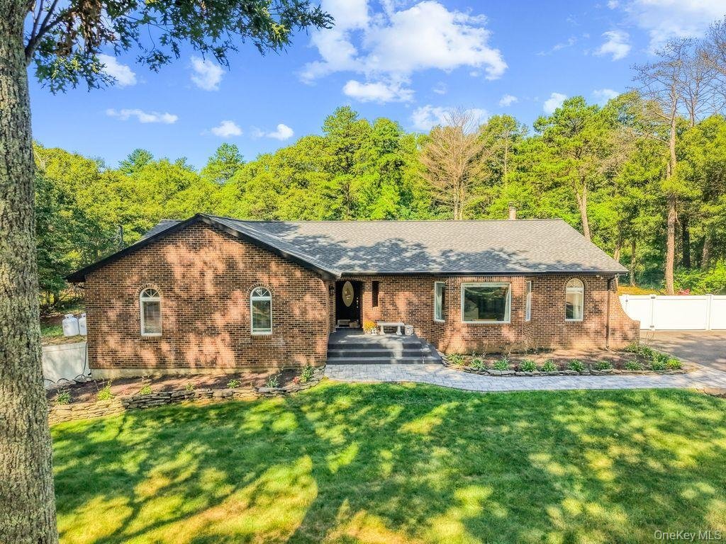 House in Manorville, New York, United States 2 - 18526065