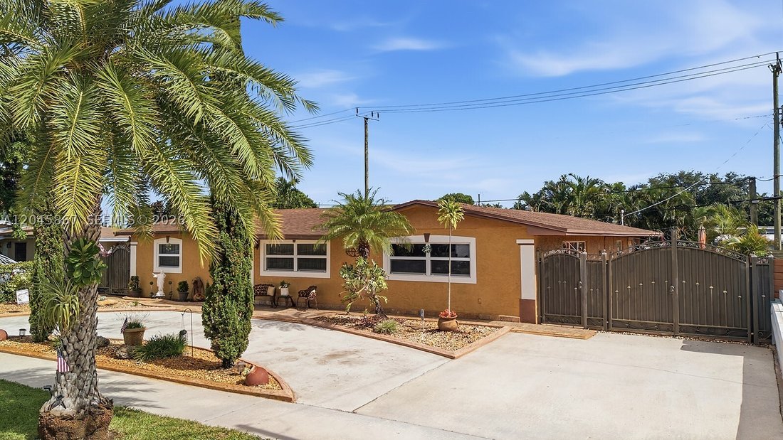 House in Hialeah, Florida, United States 2 - 18528858