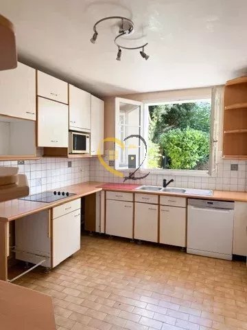 House in Fontenay-le-Fleury, Ile-de-France, France 2 - 18526535