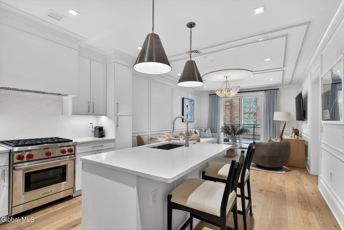 Condo in Saratoga Springs, New York, United States 3 - 18528229
