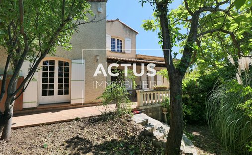 House in La Valentine-Les Hautes Viougues, Salon-de-Provence, France 1