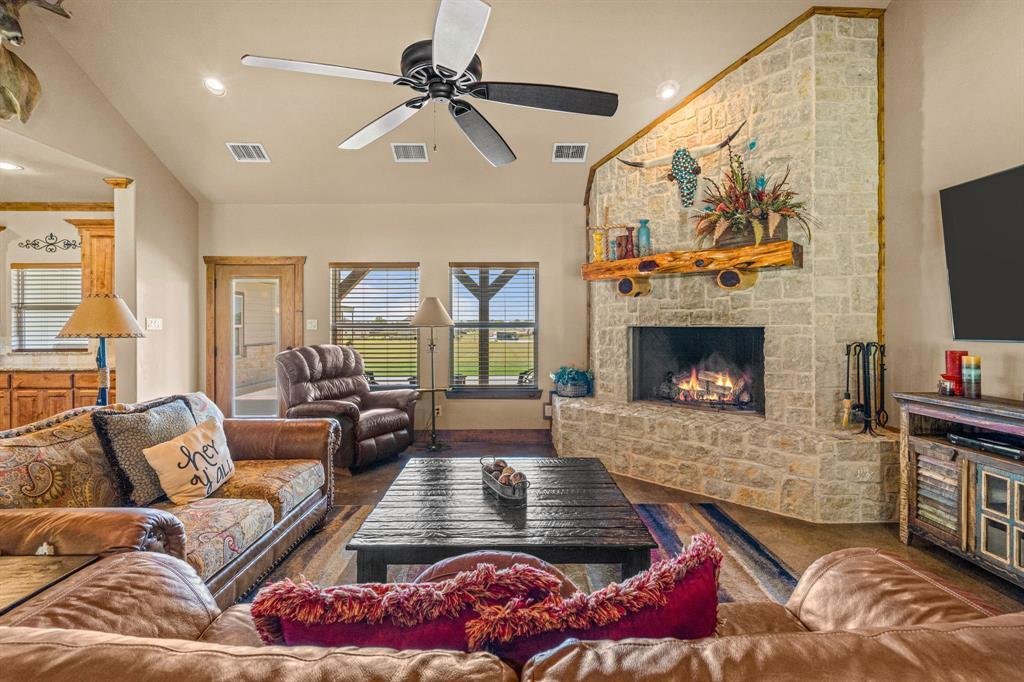 House in Sanger, Texas, United States 5 - 18527818