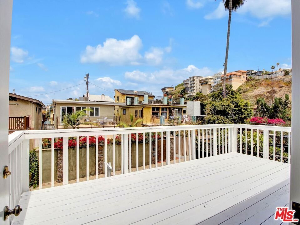 Los Angeles, California, United States 3 - 18244986