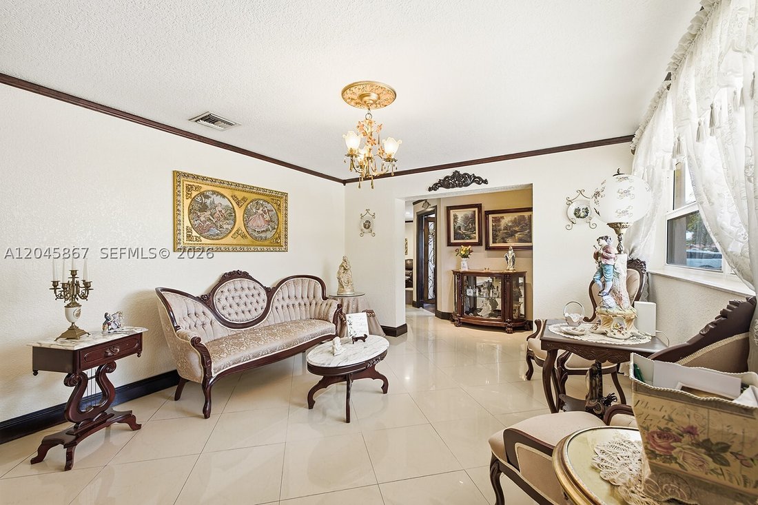 House in Hialeah, Florida, United States 5 - 18528858