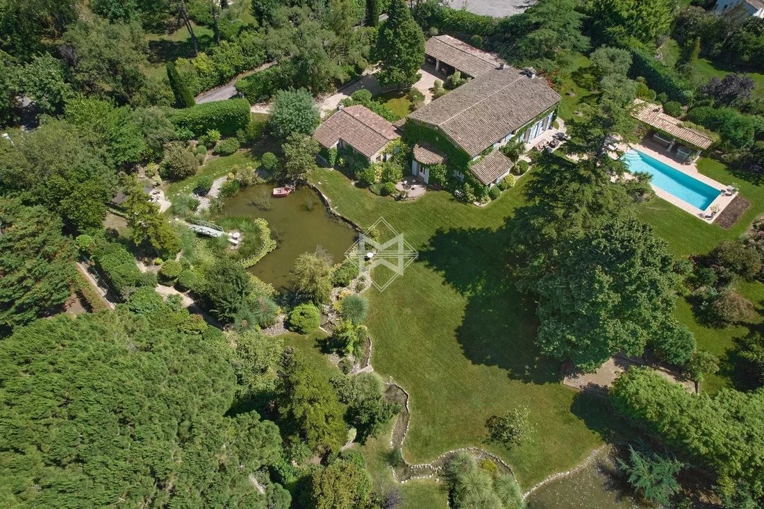 Villa in Châteauneuf-Grasse, Provence-Alpes-Côte d'Azur, France 2 - 14493305