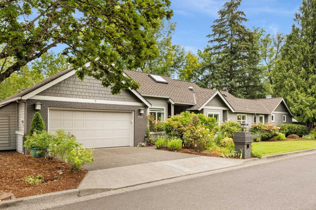 House in Lake Oswego, Oregon, United States 2 - 18527295