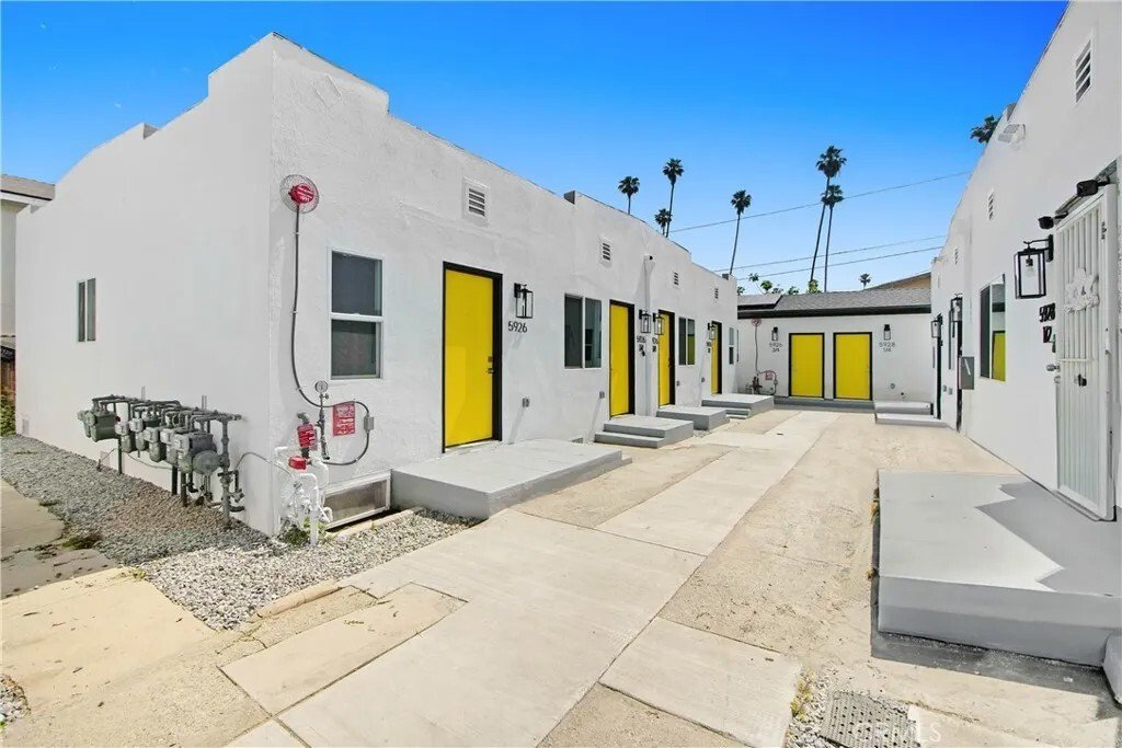 Los Angeles, California, United States 5 - 18265589