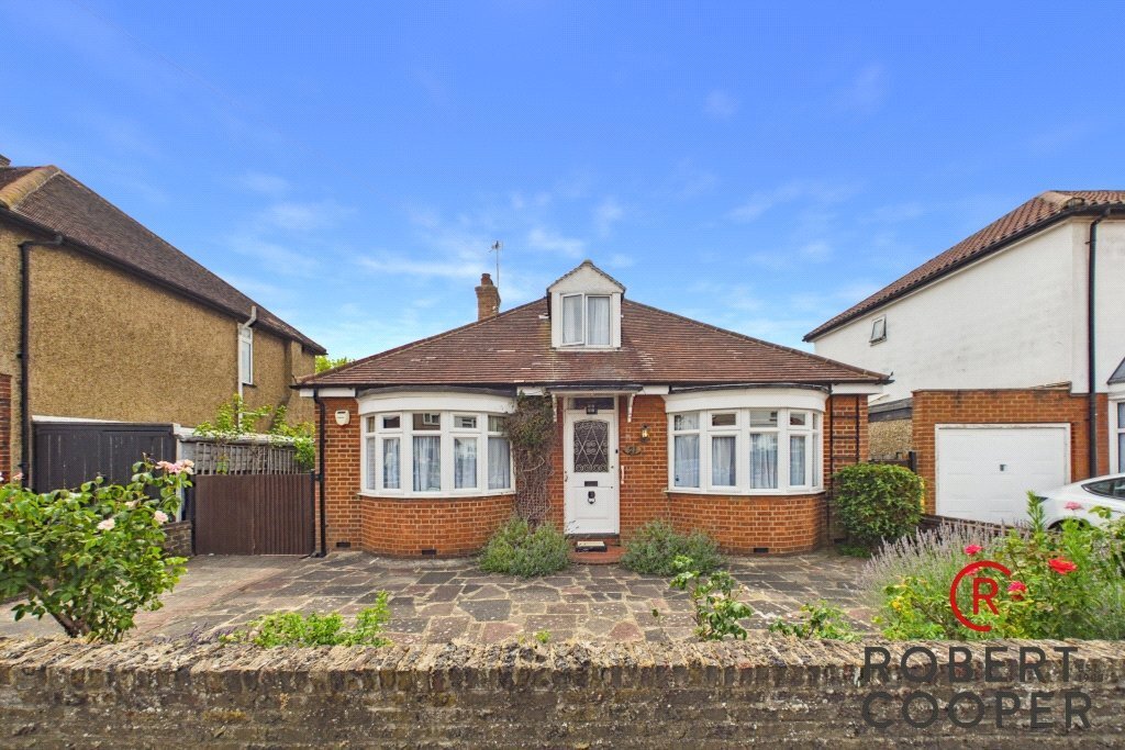 Bungalow in Eastcote Village, Hillingdon, England 1 - 18526006