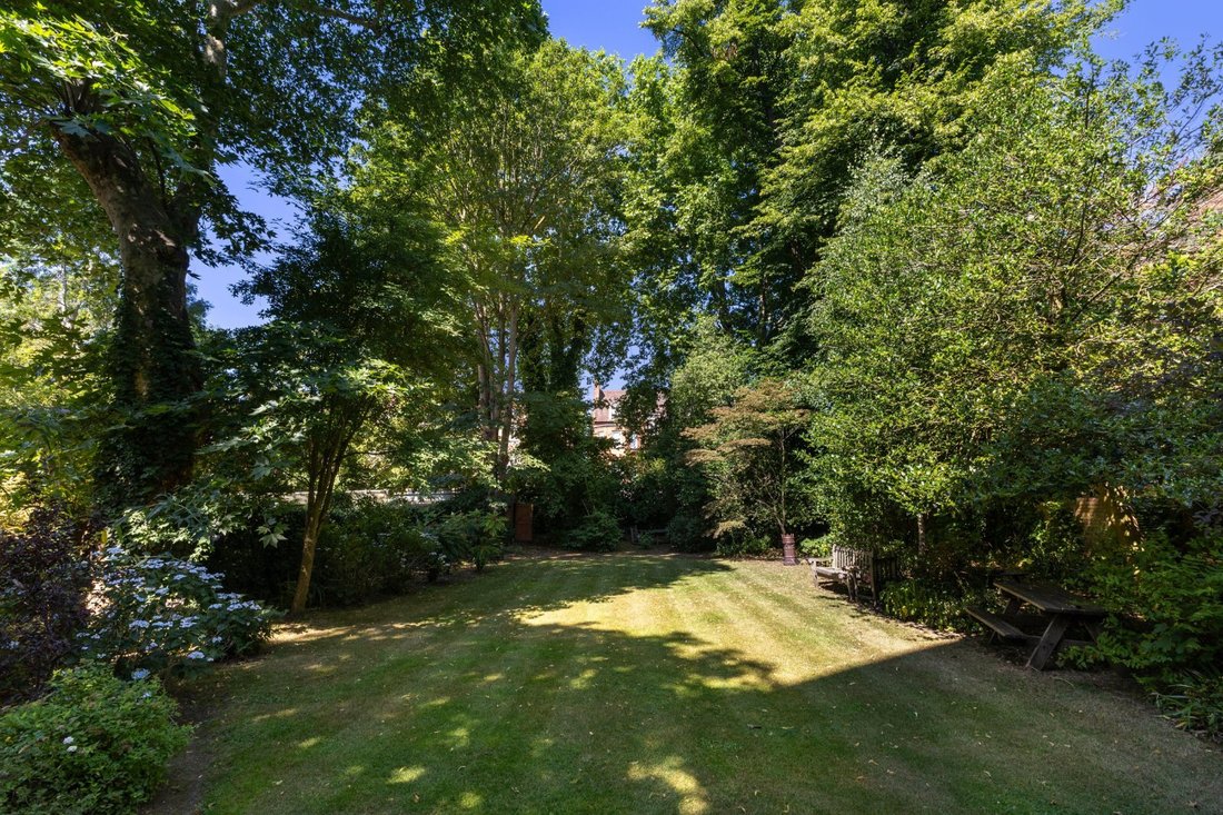Apartment in Swiss Cottage, Camden, England 2 - 18526518