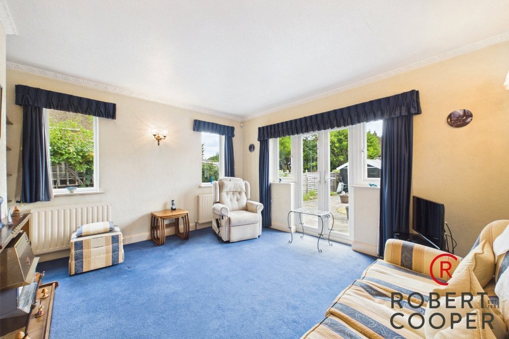 Bungalow in Eastcote Village, Hillingdon, England 4 - 18526006
